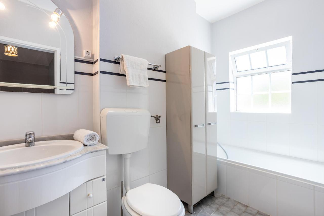 Newly Renovated 2 Bedroom Townhouse - Close To Salema Beach Екстер'єр фото